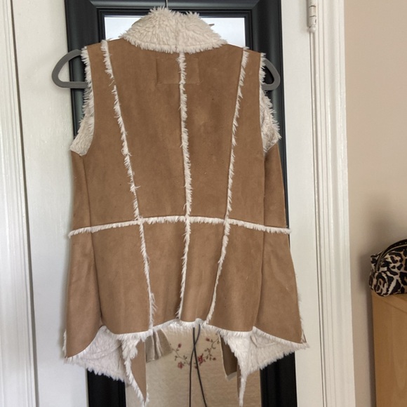 Faux shearling vest - Picture 3 of 3
